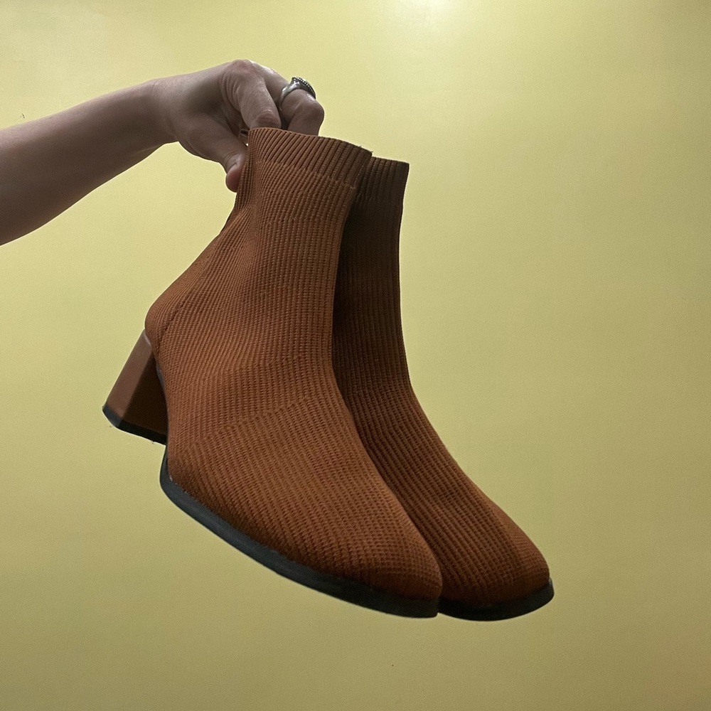 TIJN Libby Sock Boot Women's in Brown Very Gently Used